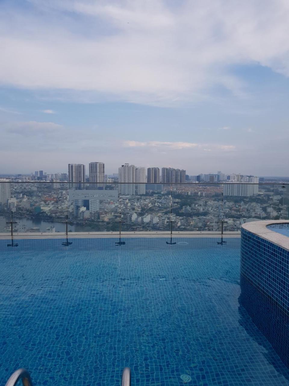 Gold View Apt4/2Bed/2Bath/Free Pool&Gym Apartman Ho Si Minh-város Kültér fotó